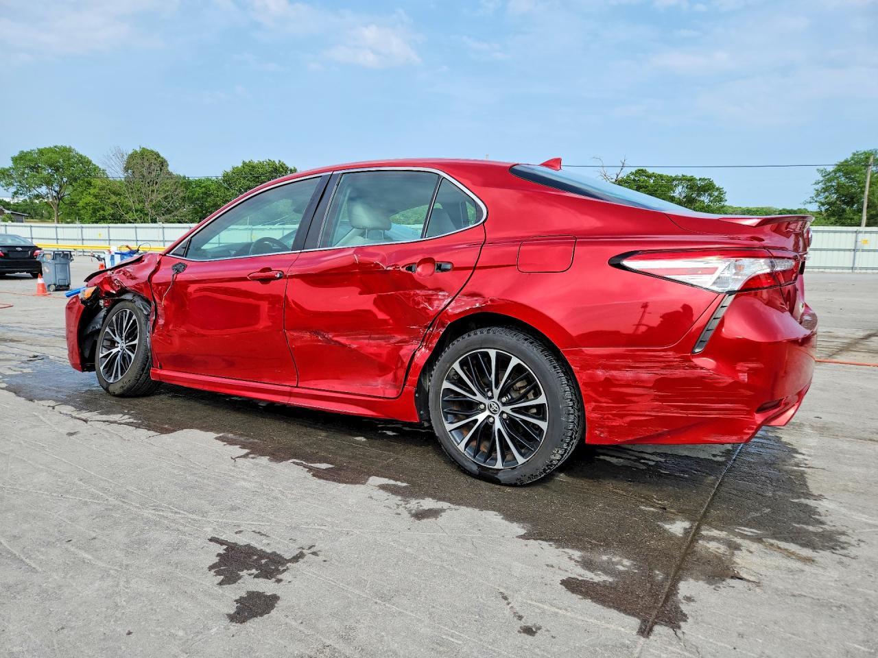 2020 Toyota Camry Se - Image 2