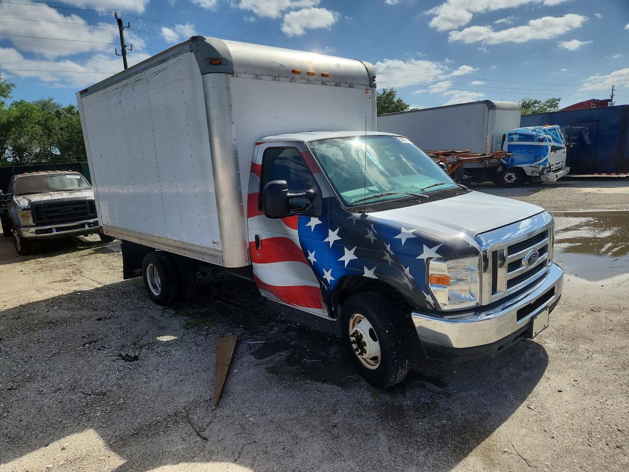 2017 Ford E350 Box Truck - Image 4
