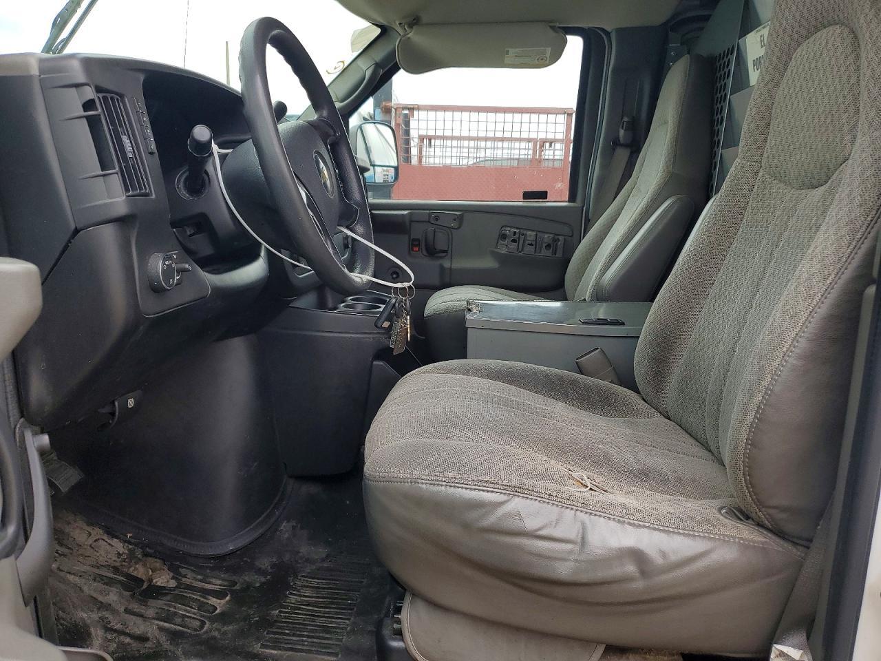 2008 Chevrolet Express G2500 - Image 7
