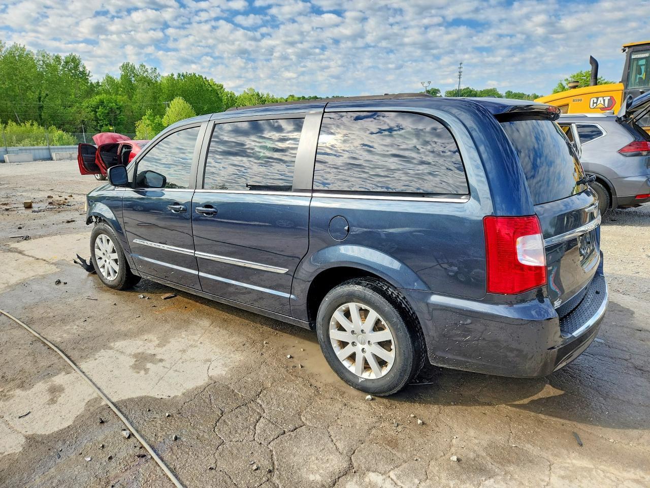 2014 Chrysler Town & Country Touring - Фото 2