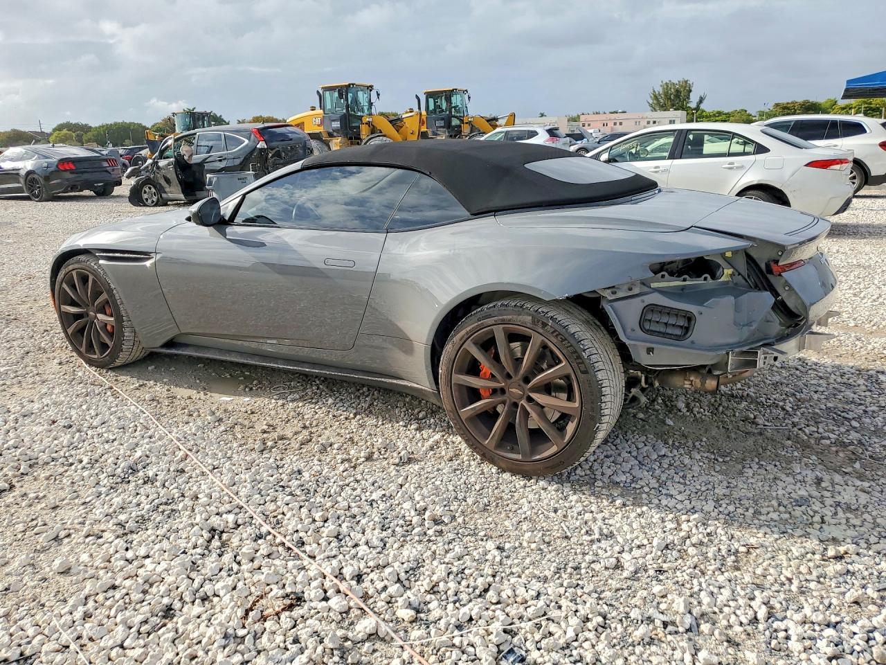 2020 Aston Martin Db11 - Фото 2