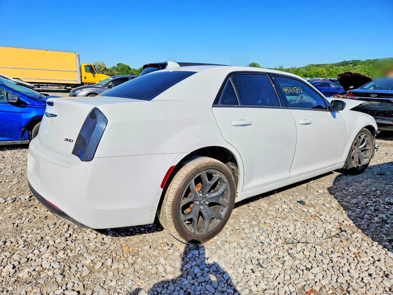 2021 Chrysler 300 Touring - Фото 3