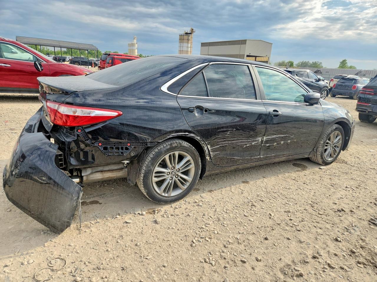 2017 Toyota Camry Se - Фото 3