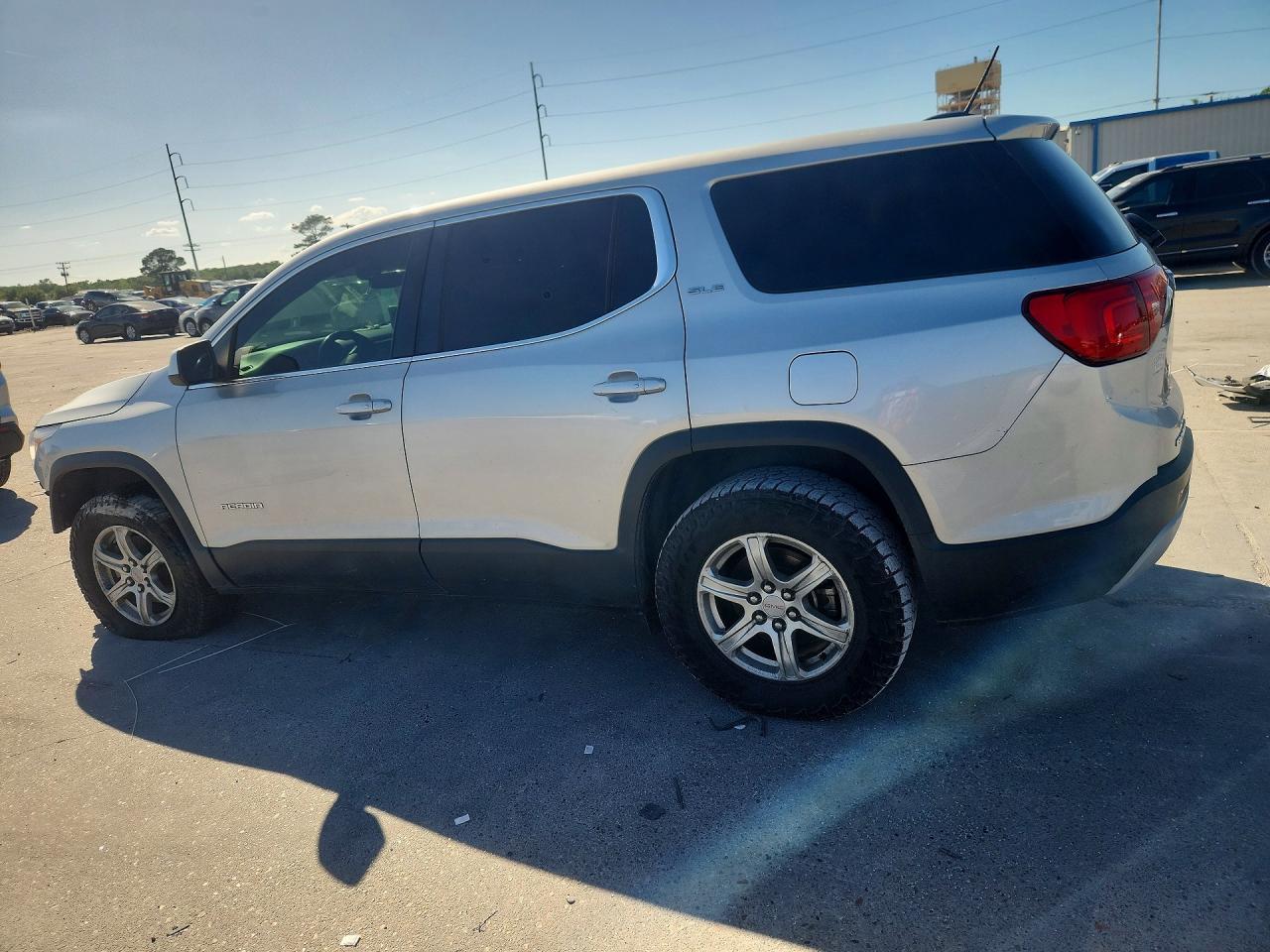 2017 GMC Acadia Sle - Image 2