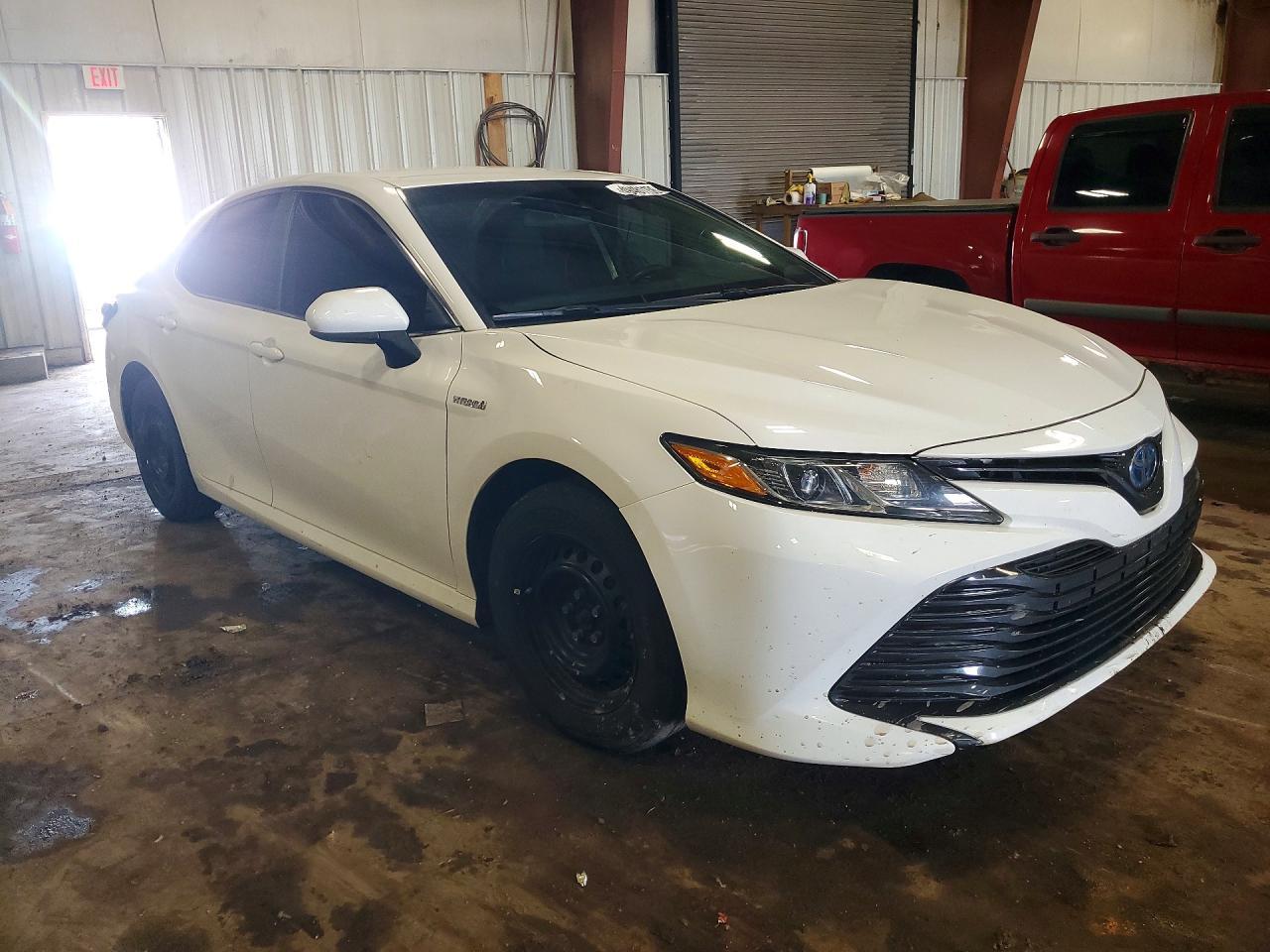 2020 Toyota Camry Le - Фото 4
