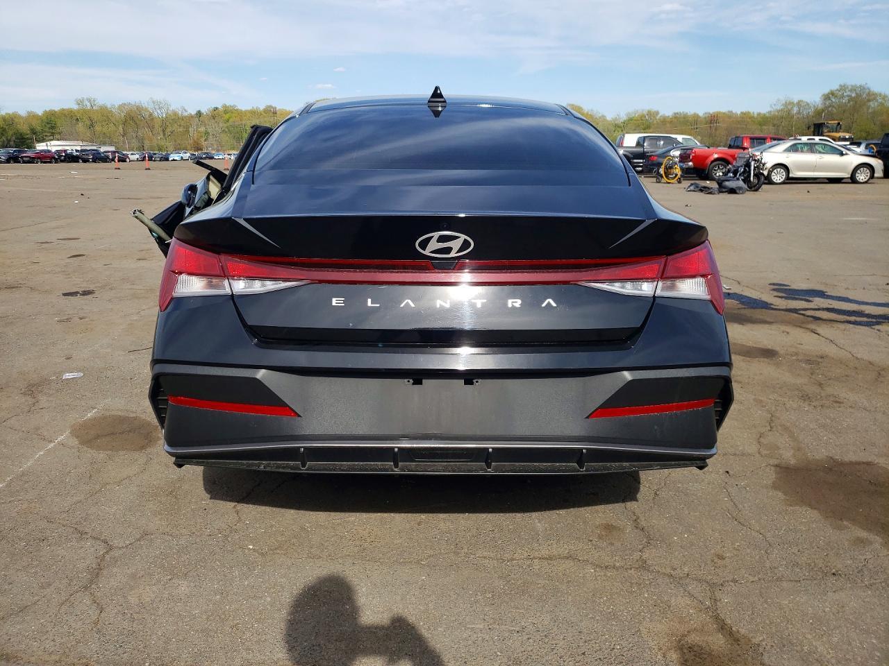 2025 Hyundai Elantra Se - Фото 6