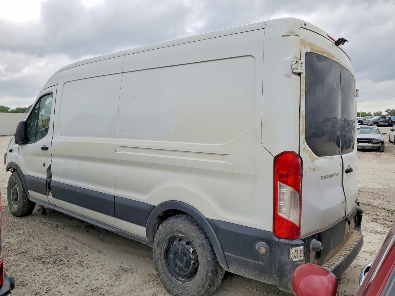 2015 Ford Transit 150 Delivery Van - Фото 2