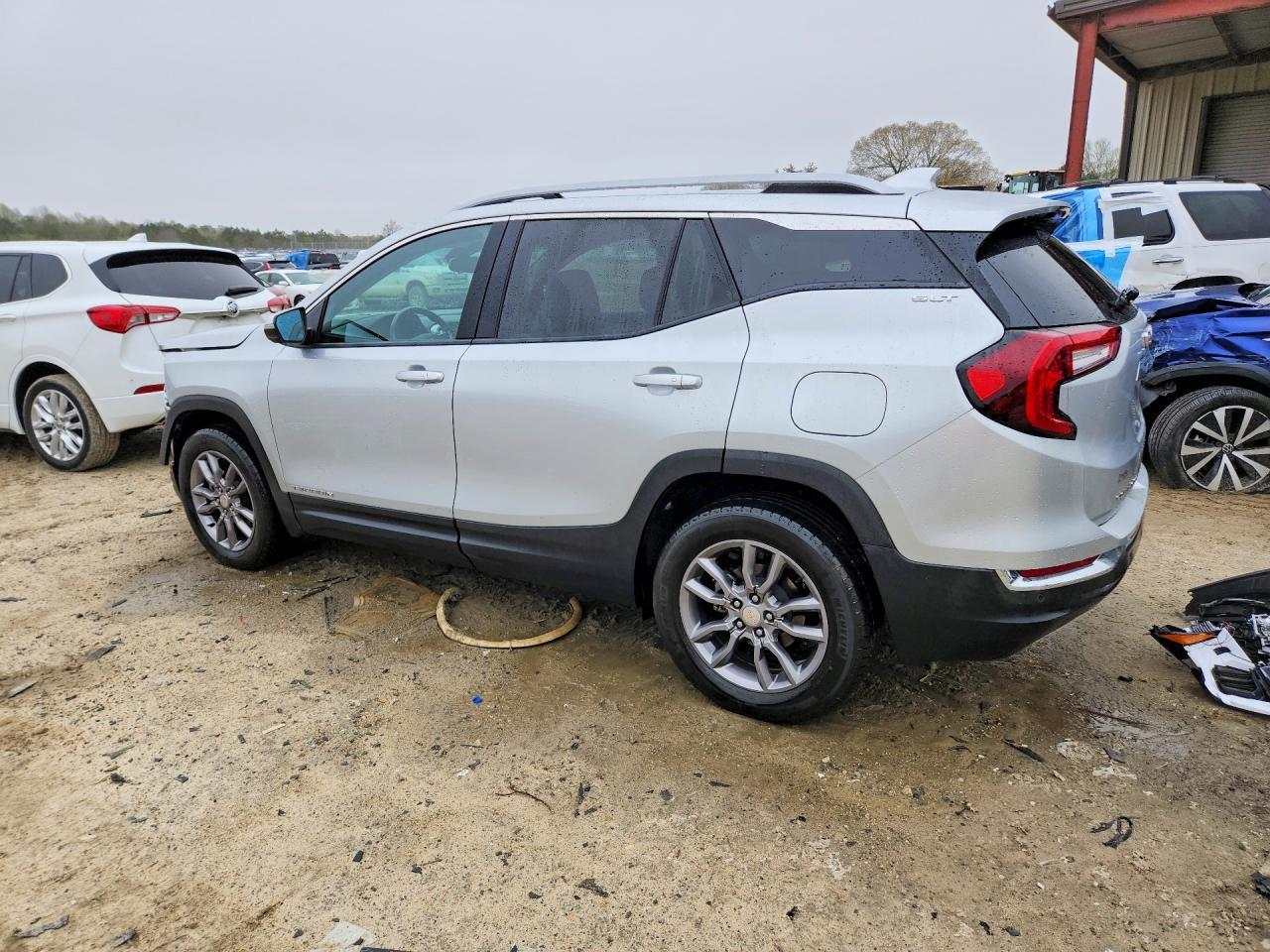 2022 GMC Terrain Slt - Image 2