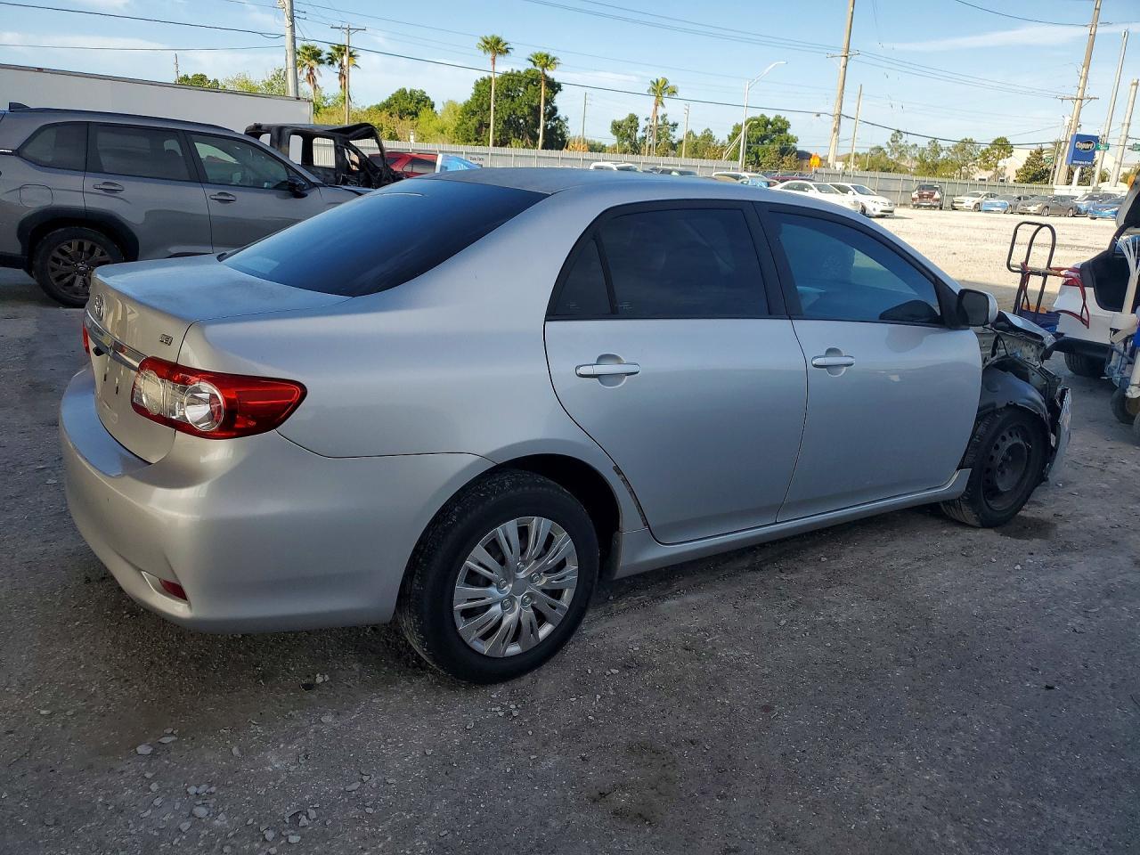 2011 Toyota Corolla Le - Фото 3