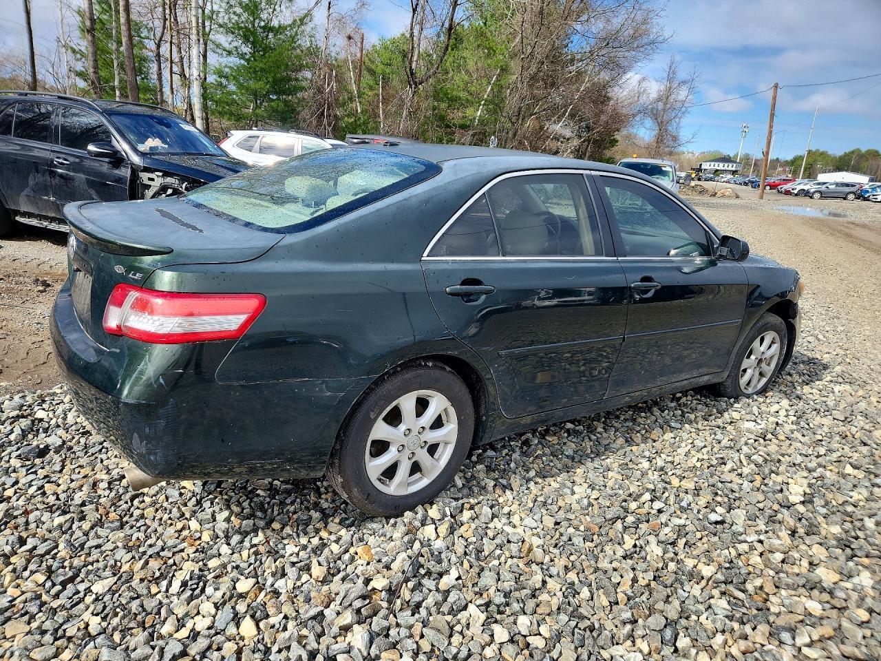 2011 Toyota Camry Le - Фото 3