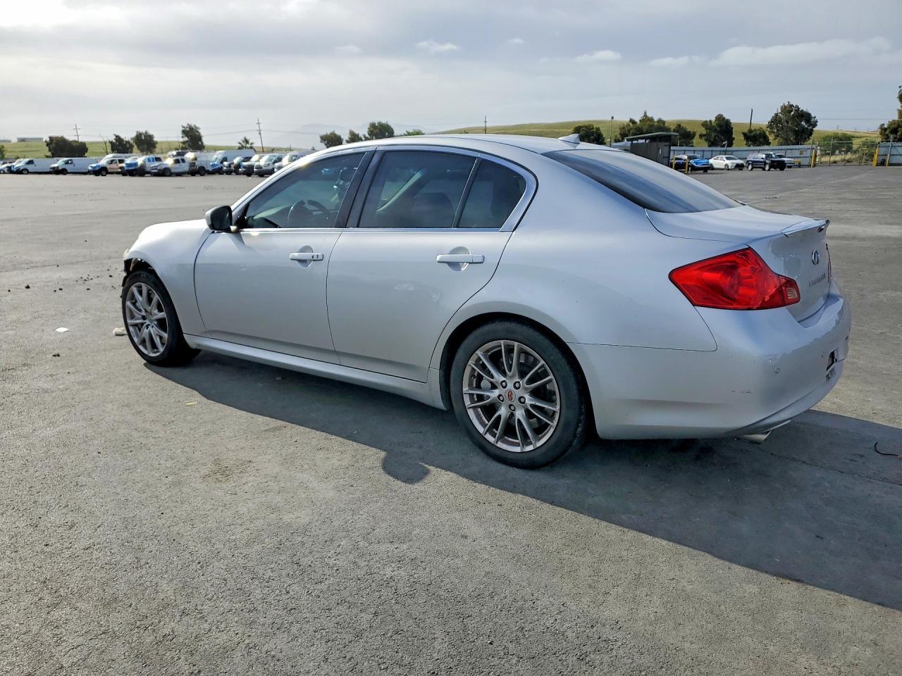 2010 Infiniti G37 - Фото 2