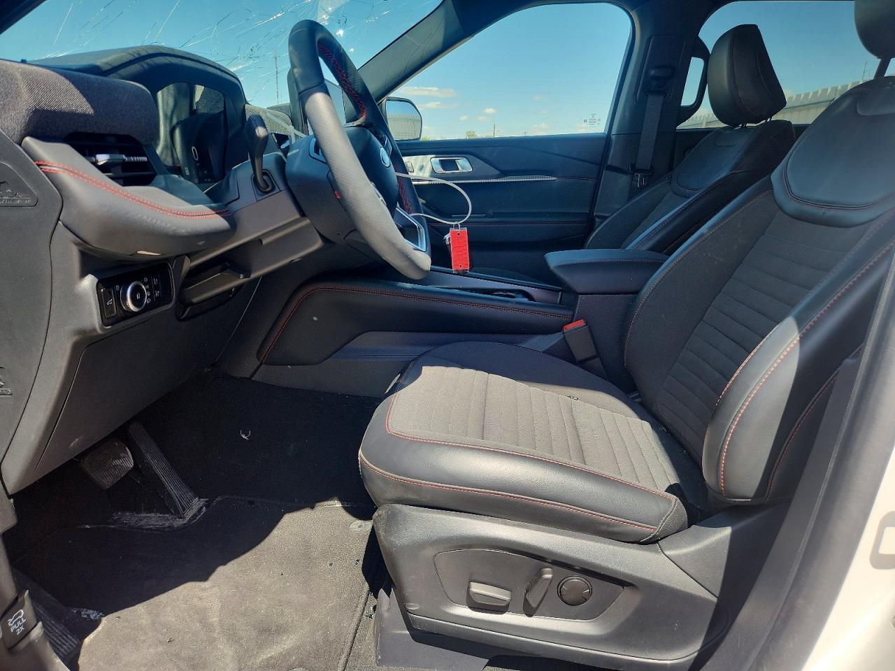 2025 Ford Explorer St-Line - Image 7