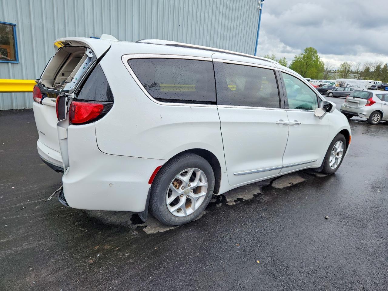 2020 Chrysler Pacifica Touring L Plus - Фото 3
