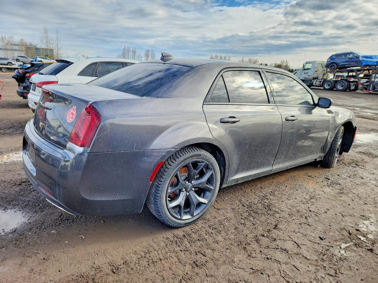 2022 Chrysler 300 Touring L - Фото 3