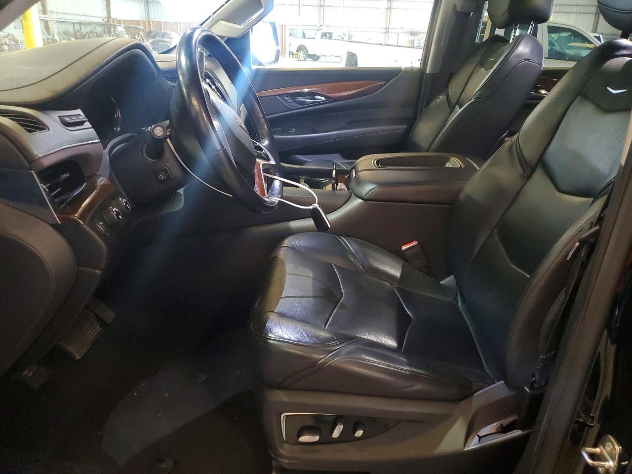 2018 Cadillac Escalade Luxury - Image 7