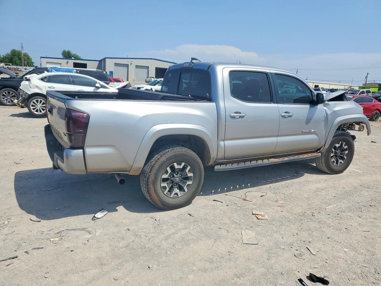 2017 Toyota Tacoma Trd Sport - Image 3