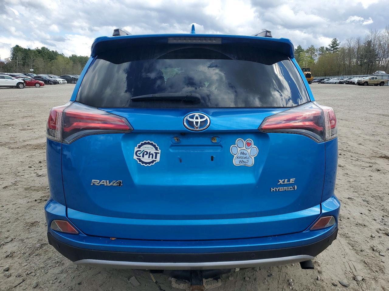 2017 Toyota Rav4 Hybrid Xle - Image 6