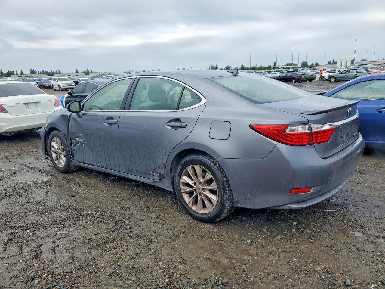 2013 Lexus Es 300H - Image 2