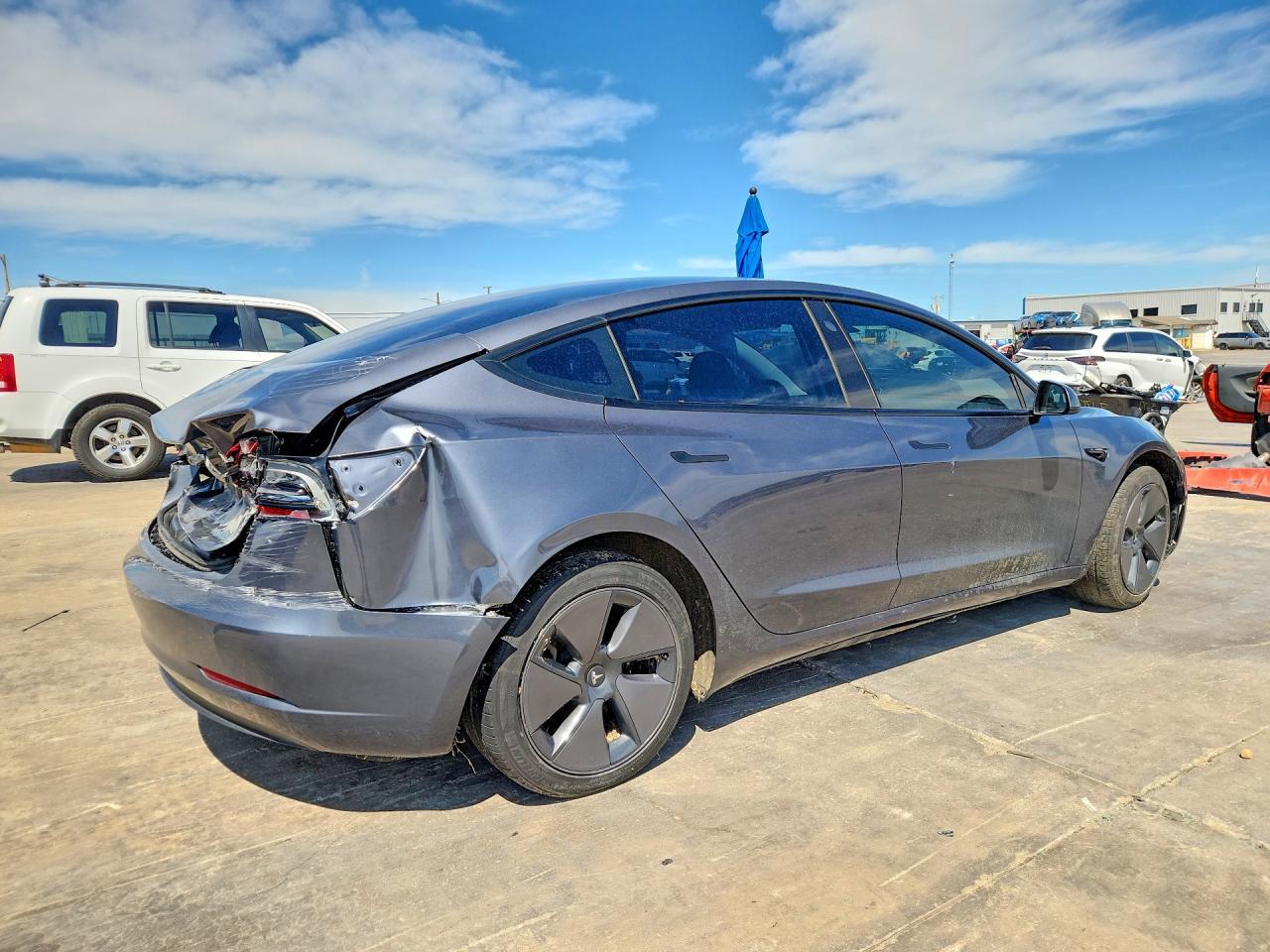 2023 Tesla Model 3 - Фото 3