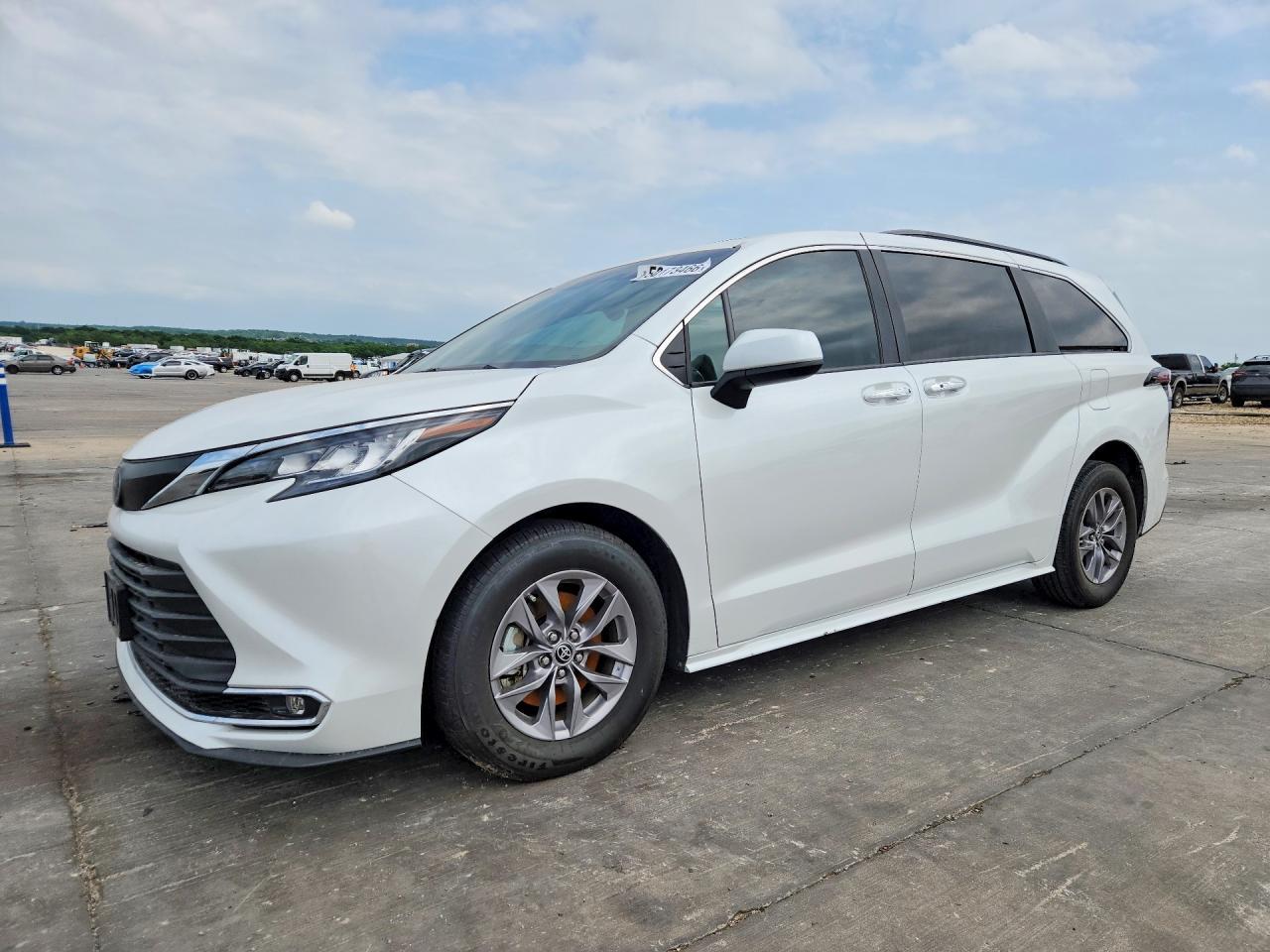 2023 Toyota Sienna Xle