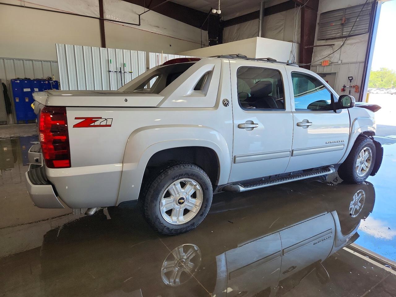 2013 Chevrolet Avalanche Lt - Фото 3