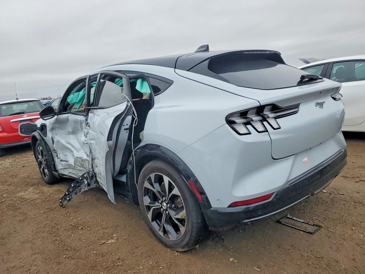 2022 Ford Mustang Mach-E Premium - Фото 2