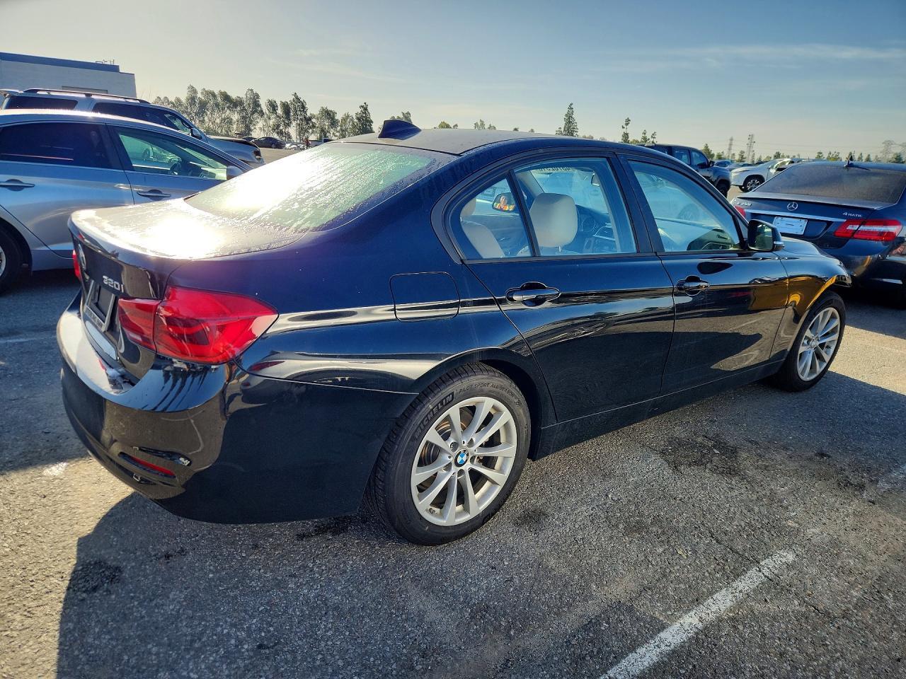 2016 BMW 320 I - Фото 3