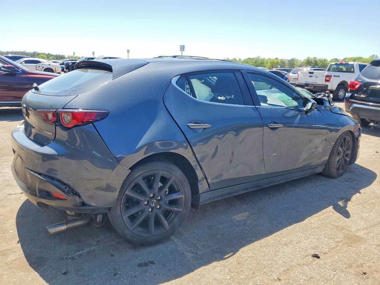 2022 Mazda 3 Preferred - Image 3