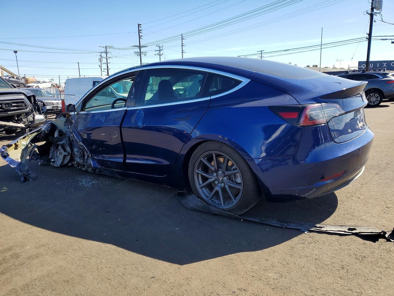 2018 Tesla Model 3 - Фото 2
