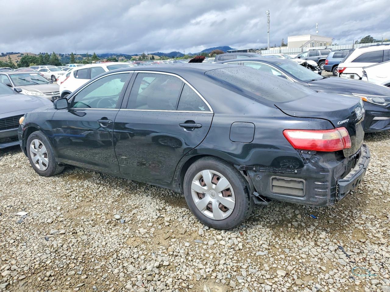 2009 Toyota Camry Le - Фото 2