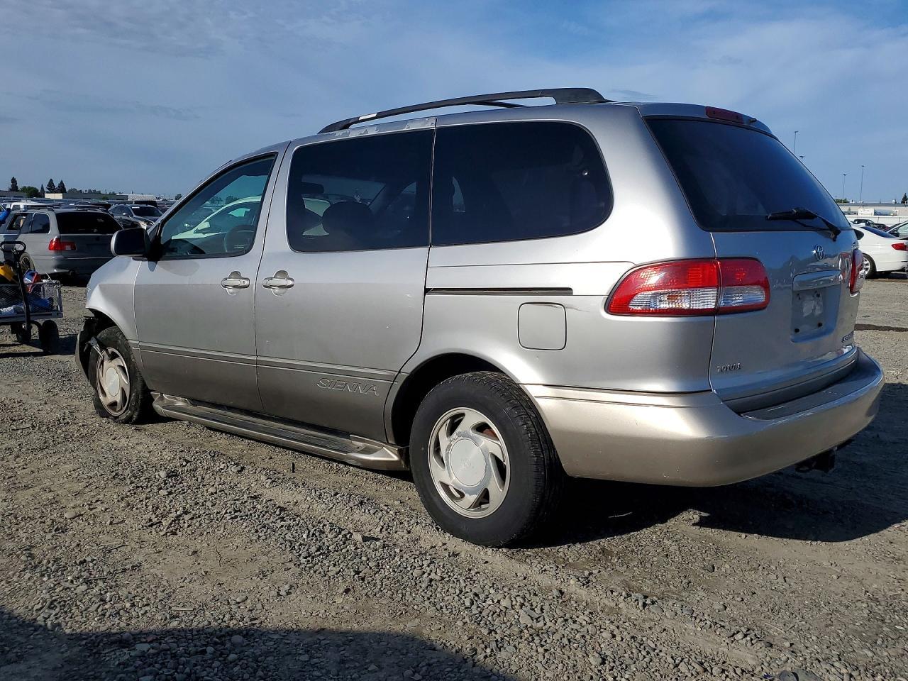 2002 Toyota Sienna Xle - Фото 2