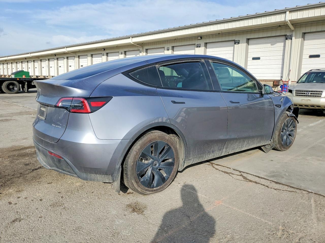 2024 Tesla Model Y - Фото 3