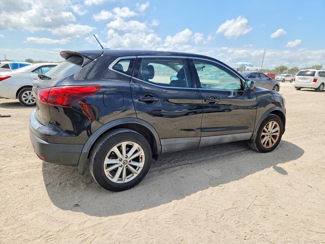 2019 Nissan Rogue Sport S - Фото 3