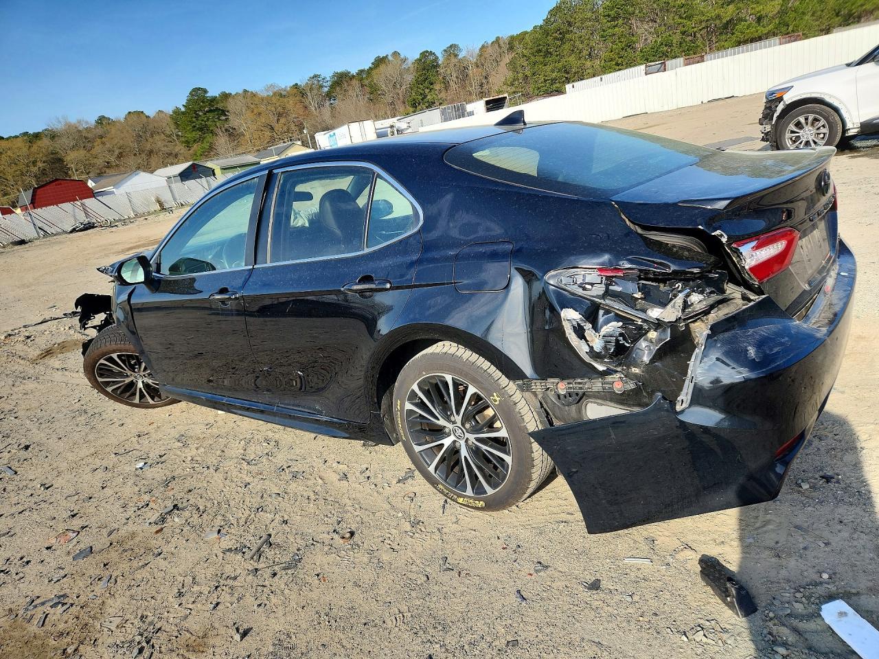 2020 Toyota Camry Se - Image 2
