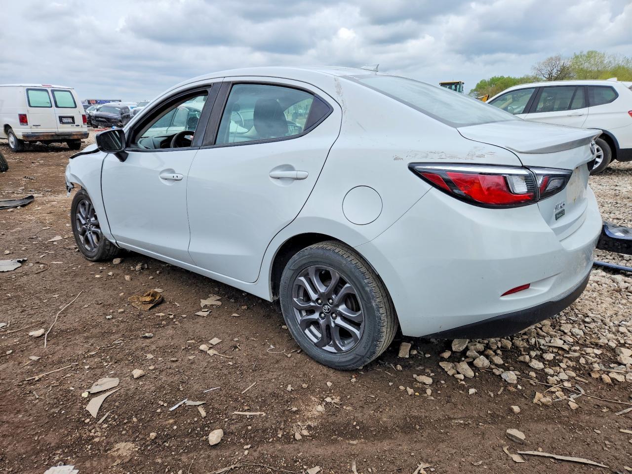 2019 Toyota Yaris Le - Фото 2