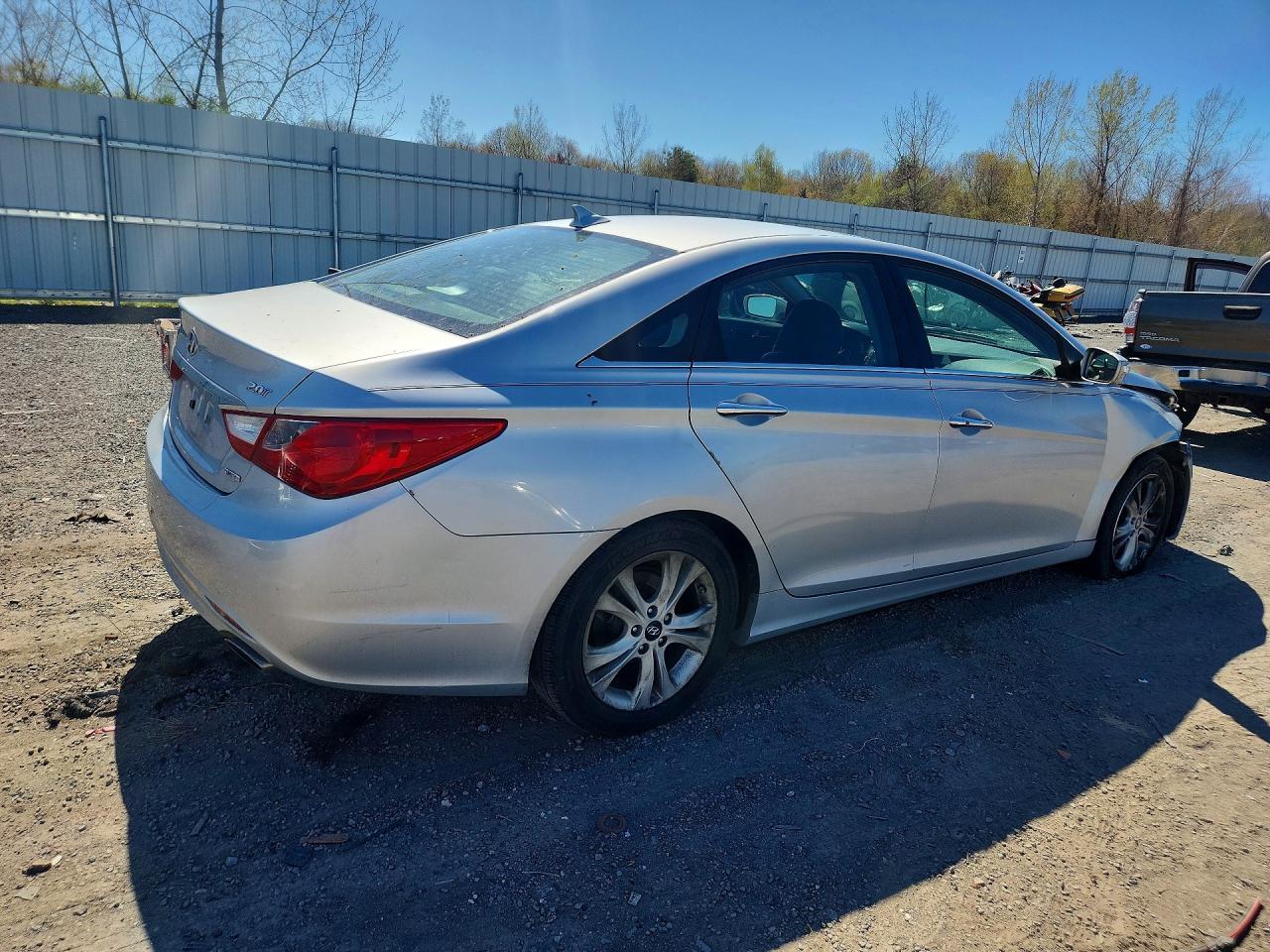 2011 Hyundai Sonata Limited 2.0T - Фото 3