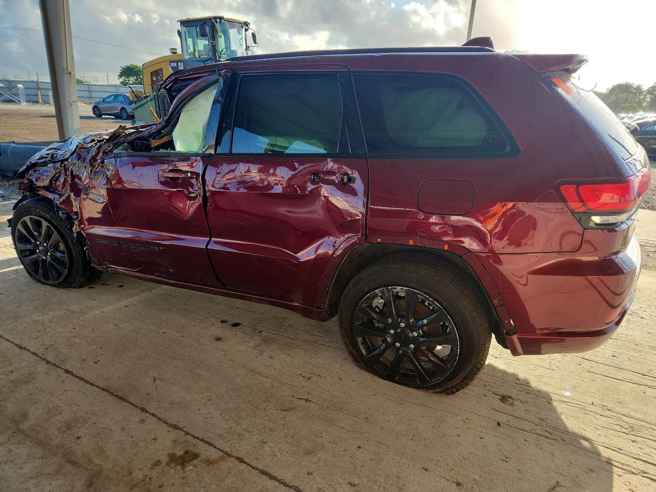 2018 Jeep Grand Cherokee Laredo - Image 2