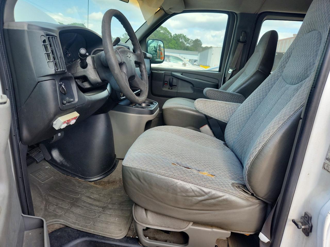 2003 Chevrolet Express G2500 - Фото 7