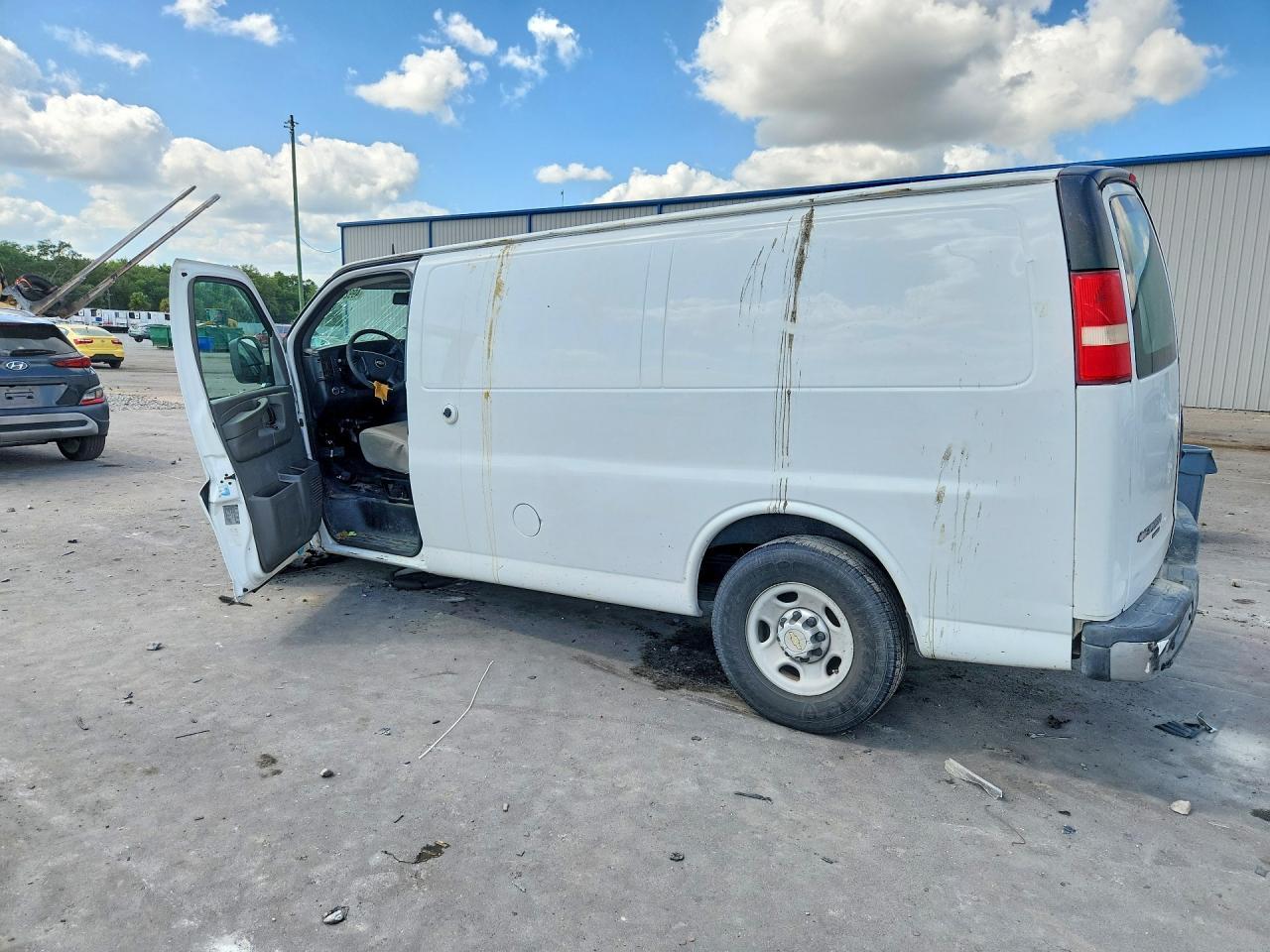 2014 Chevrolet Express G2500 - Фото 2