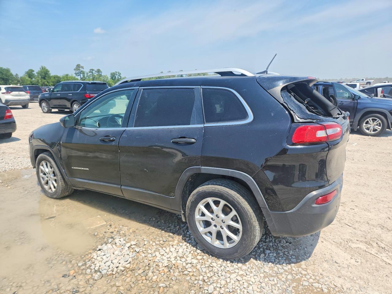 2018 Jeep Cherokee Latitude - Image 2