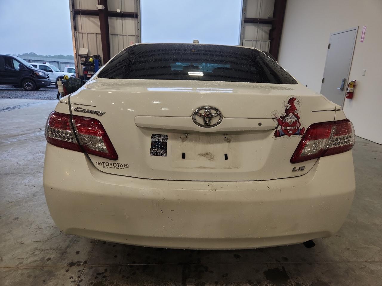 2011 Toyota Camry Le - Фото 6