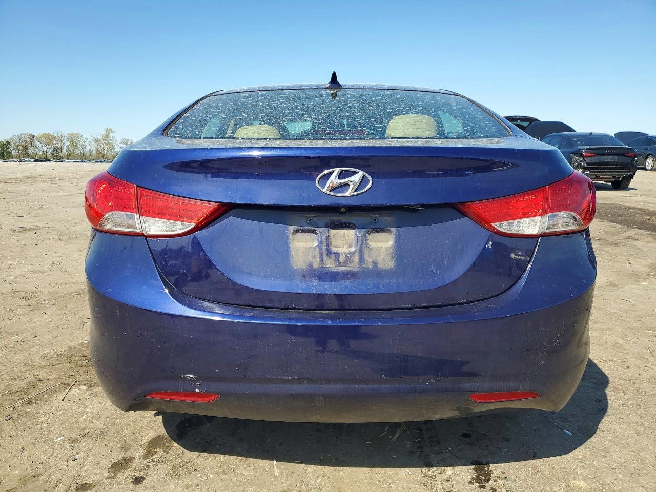 2013 Hyundai Elantra Limited - Image 6