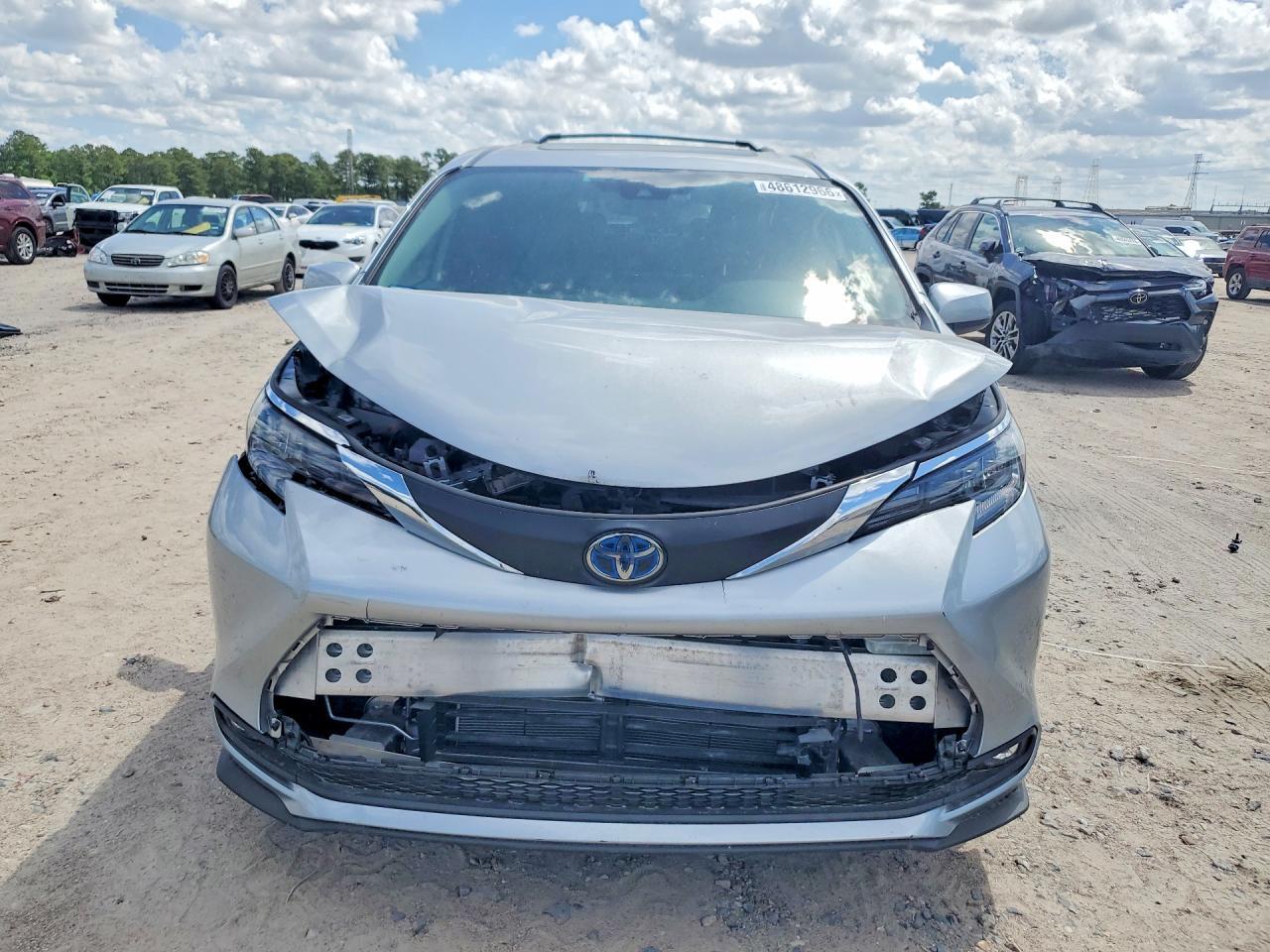 2025 Toyota Sienna Xle 8-Passenger - Image 5