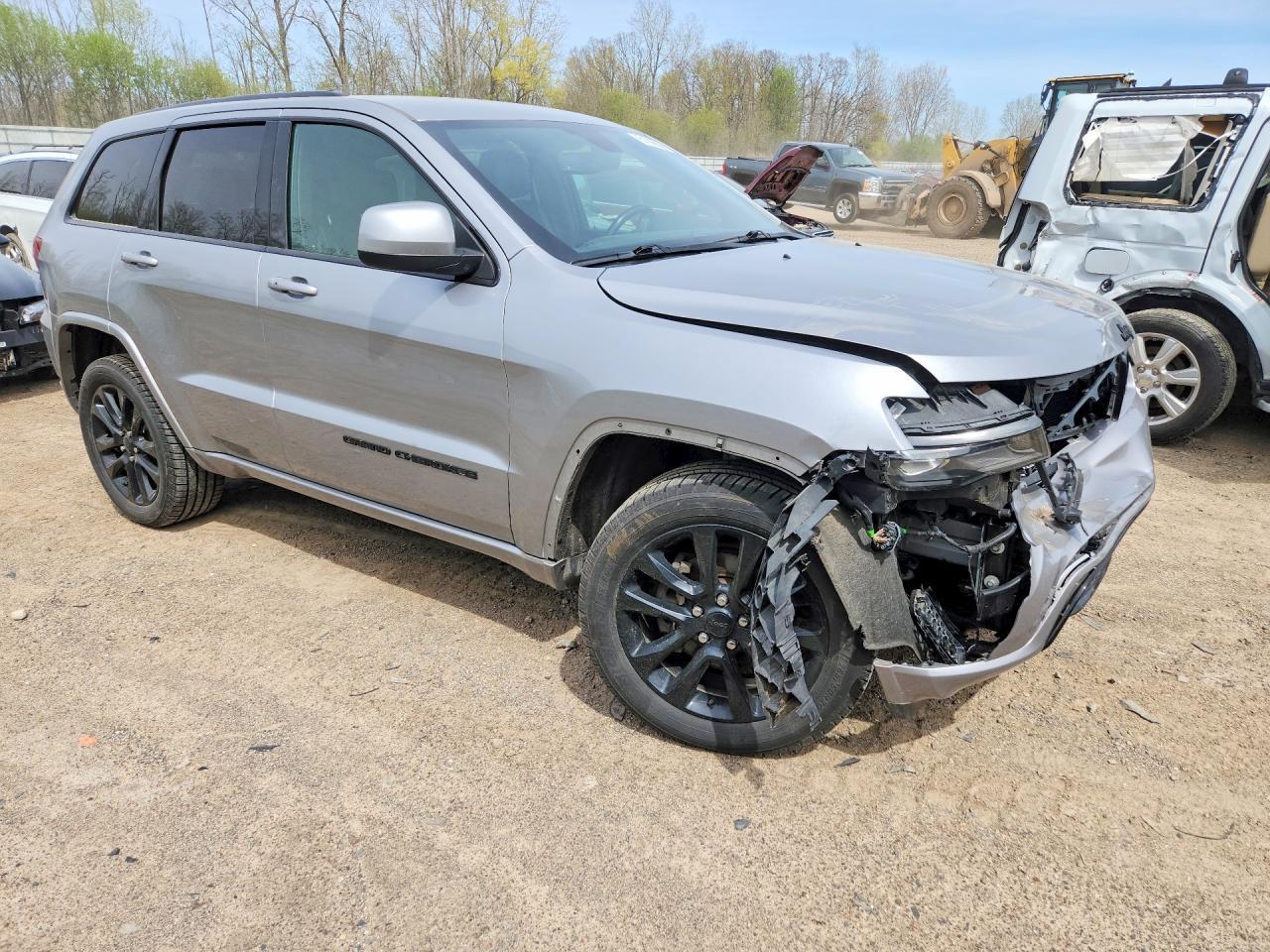 2020 Jeep Grand Cherokee Laredo - Image 4