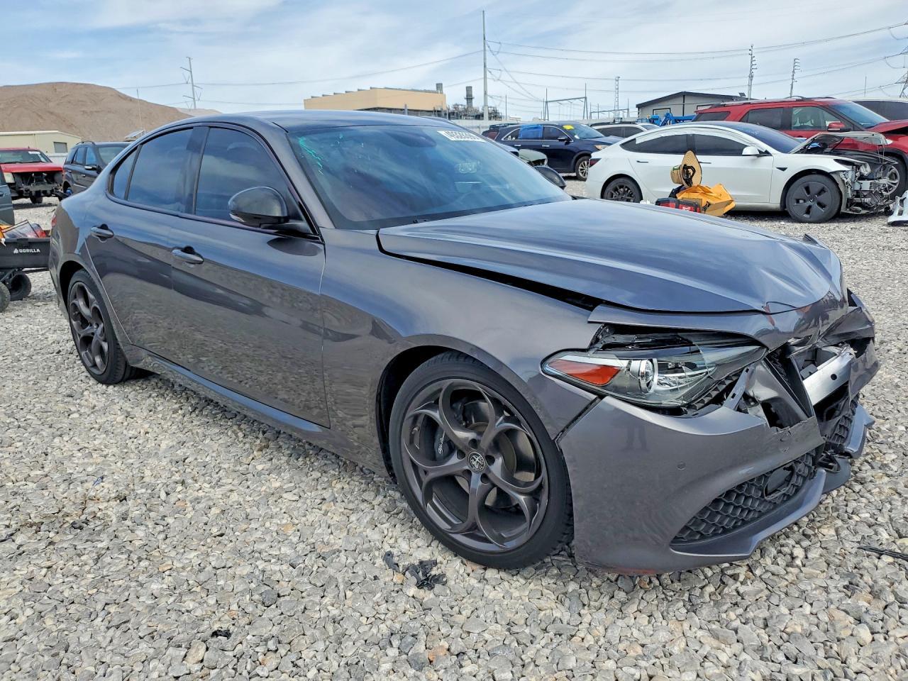 2018 Alfa Romeo Giulia Ti - Фото 4