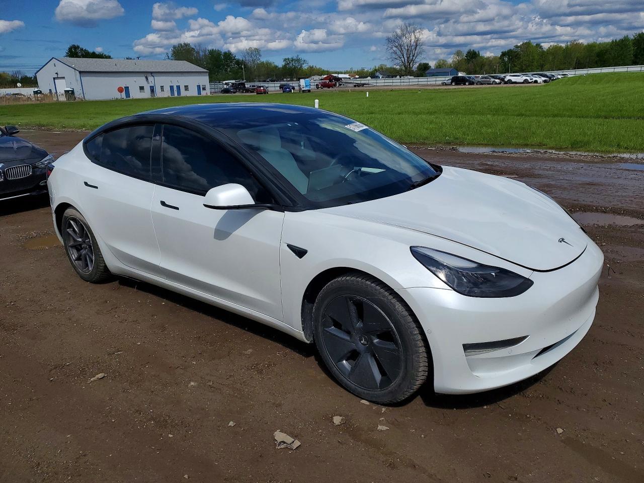2022 Tesla Model 3 - Фото 4