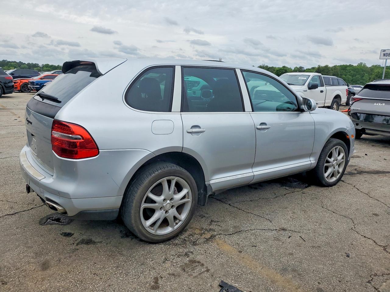 2010 Porsche Cayenne - Image 3