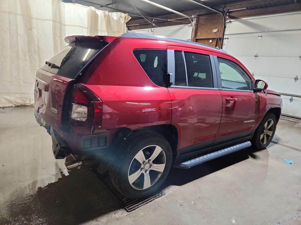 2017 Jeep Compass Latitude - Image 3