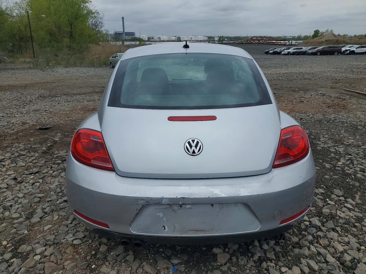 2013 Volkswagen Beetle - Фото 6