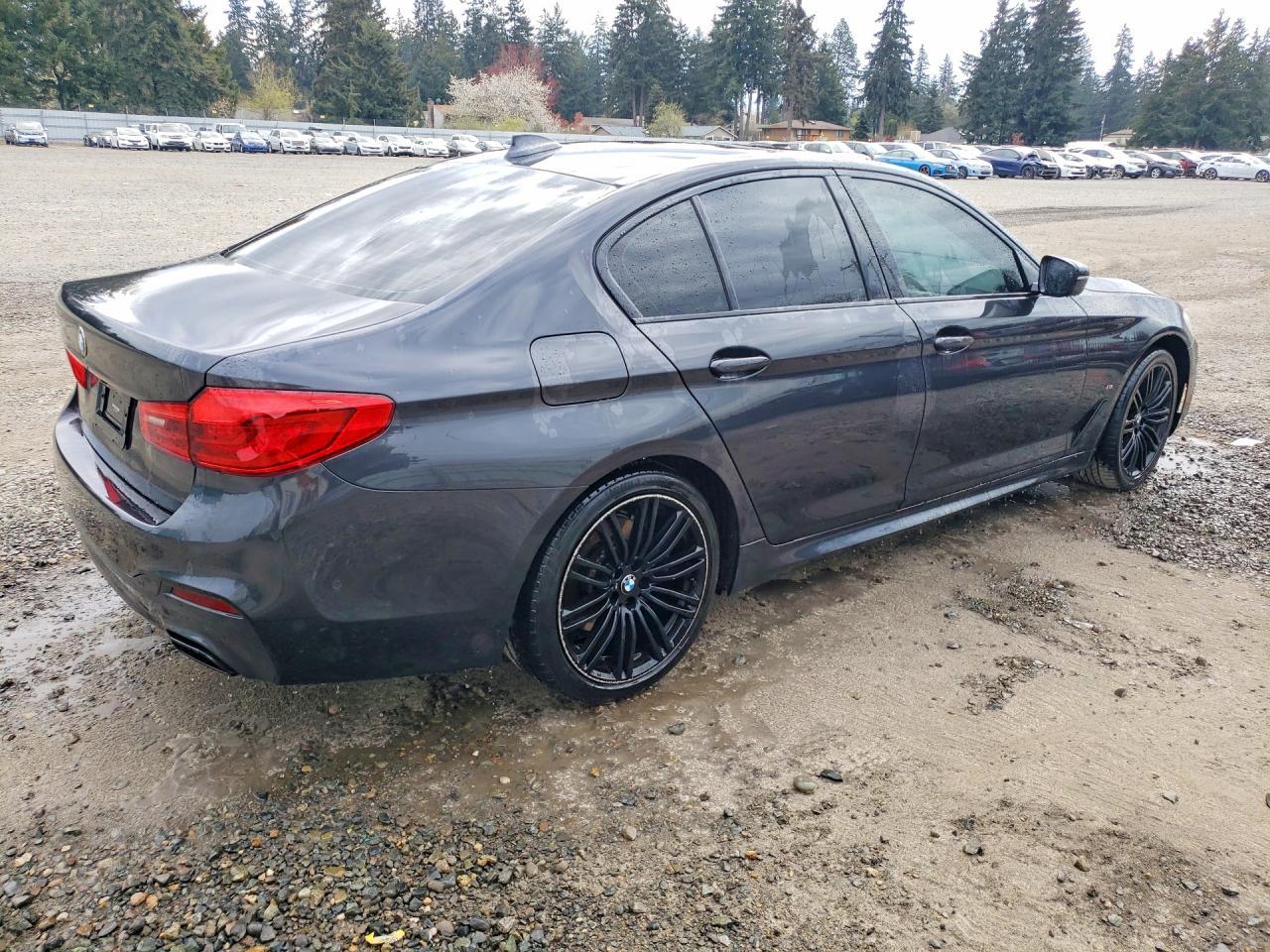 2020 BMW 530E - Фото 3